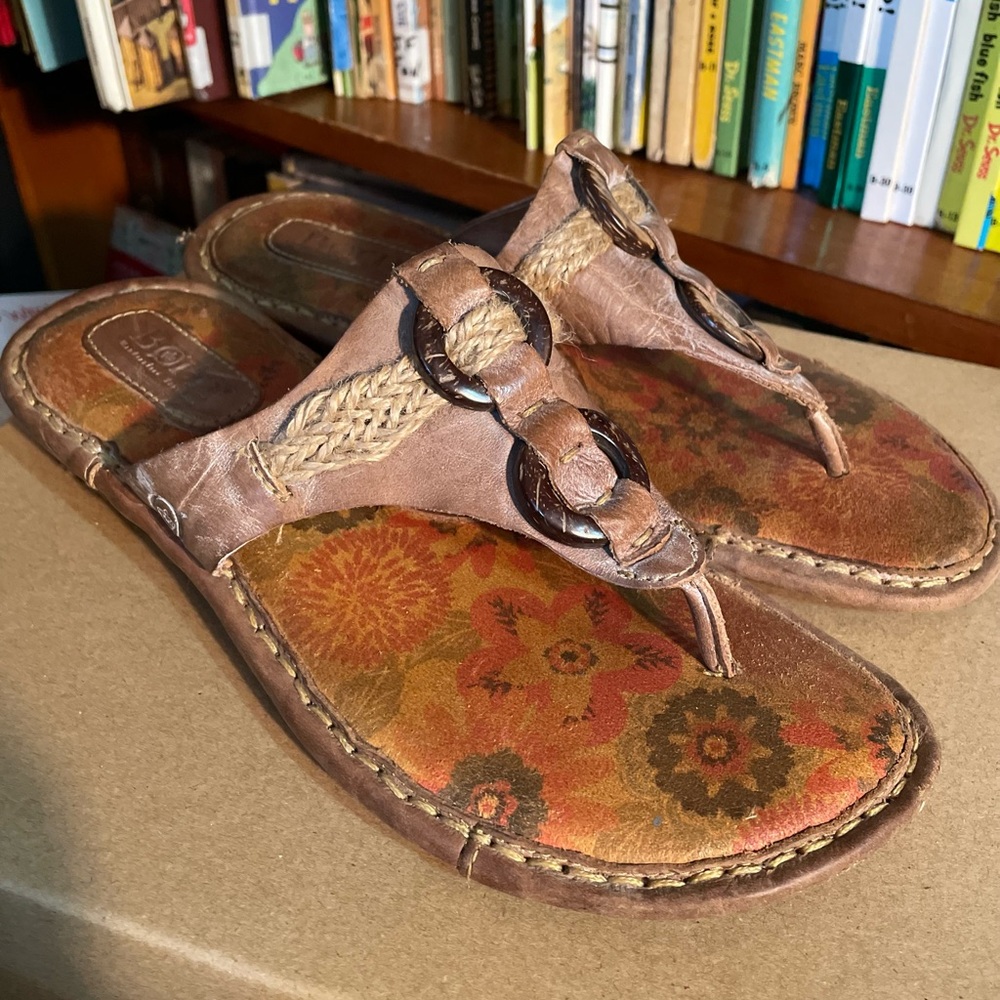 Born tan brown leather t strap sandals 7